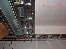 Прокладка подающих воздуховодов в подвесном потолке